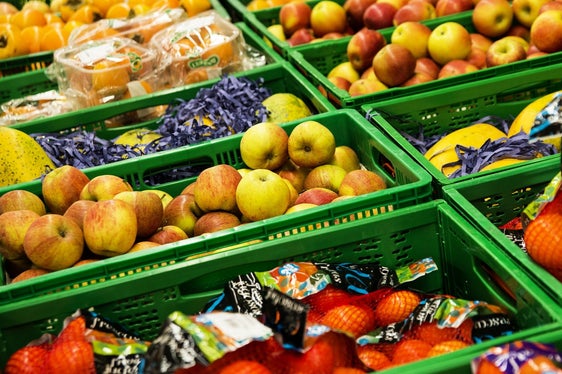 Lebensmitteltafeln sammeln Lebensmittel ein, die qualitativ noch verbrauchbar sind, doch im Handel oder Gastgewerbe nicht mehr eingesetzt werden. Die gesammelten Lebensmittel werden dann an bedürftige Menschen weitergegeben. (Foto: LPA/Unsplash: Das Foto darf nur im Zusammenhang mit dieser Aussendung verwendet werden)