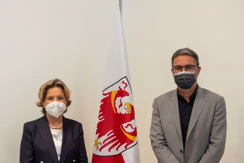 Die neue Präsidentin der Kontrollsektion des Rechnungshof hat Landeshauptmann Kompatscher einen Antrittsbesuch abgestattet. (Foto: LPA/Brucculeri)