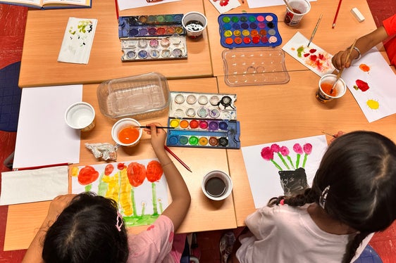 In den Sommerkursen verbinden die Sprachenzentren praxisnahes Lernen mit individueller Unterstützung und fördern damit sowohl den Spracherwerb als auch den schulischen Erfolg. (Foto: LPA/Pädagogische Abteilung/Deutsche Bildungsdirektion/Landesamt für Beratung/Fabio Casati)
