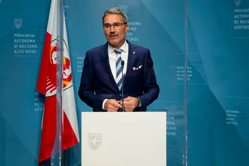 La Provincia non può risolvere definitivamente alcun problema, ma può dare un contributo nei limiti di quanto è possibile fare con il suo bilancio ha detto il presidente Arno Kompatscher (Foto: ASP/Fabio Brucculeri)