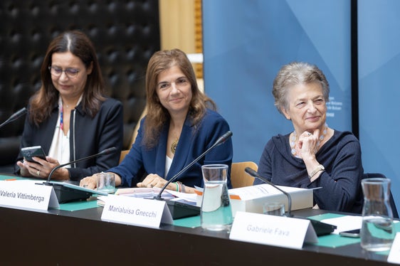 Bei der Unterzeichnung in Bozen dabei (v.l.): Maria Grazia Sampietro (Leiterin der INPS-Zentraldirektion), INPS-Generaldirektorin Valeria Vittimberga und Luisa Gnecchi, Mitglied im Verwaltungsrat der INPS. (Foto: LPA/Tiberio Sorvillo)