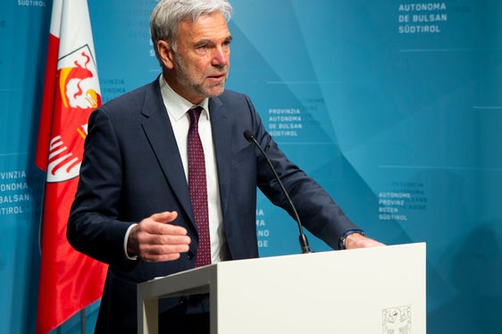 L'assessore provinciale Arnold Schuler è impegnato per la conservazione dell'agricoltura di montagna. Si è battuto per ottenere sovvenzioni eque per questo settore in negoziati difficili (Foto: ASP/Fabio Brucculeri)