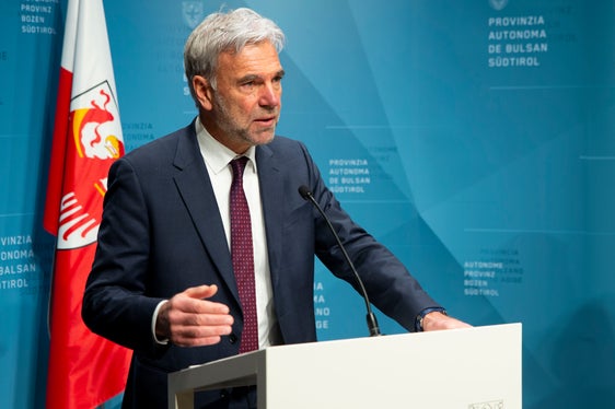 L'assessore provinciale Arnold Schuler è impegnato per la conservazione dell'agricoltura di montagna. Si è battuto per ottenere sovvenzioni eque per questo settore in negoziati difficili (Foto: ASP/Fabio Brucculeri)