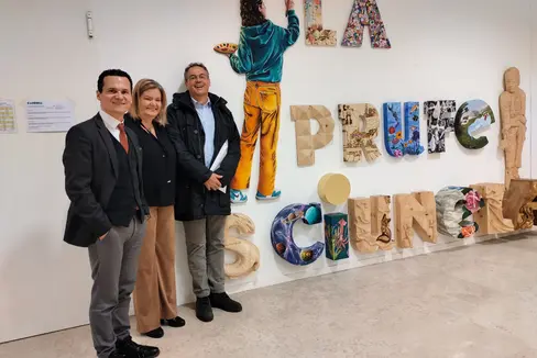 Il nuovo direttore della Direzione Istruzione, Formazione e Cultura ladina, André Comploi, e il nuovo direttore provinciale delle Scuole ladine, Heinrich Videsott, hanno fatto visita alle sette direzioni scolastiche e al Circolo didattico di scuola dell’infanzia “Ladinia” in Val Gardena e in Val Badia: da sinistra André Comploi, Maria Teresa Mussner e Heinrich Videsott (Foto: USP/Direzione Istruzione, Formazione e Cultura ladina)