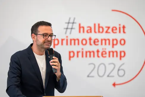 Bei der #halbzeit-Pressekonferenz am 3. August stellte Landesrat Marco Galateo seine Arbeitsschwerpunkte Italienische Bildung und Kultur sowie Wirtschaftsentwicklung vor. (Foto: LPA/Fabio Brucculeri)