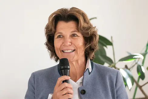 Landesrätin Hochgruber Kuenzer stellt in Südtirols Gemeindestuben die 7 Schritte zum Gemeindeentwicklungsprogramm vor. (Foto: LPA/Claudia Corrent)