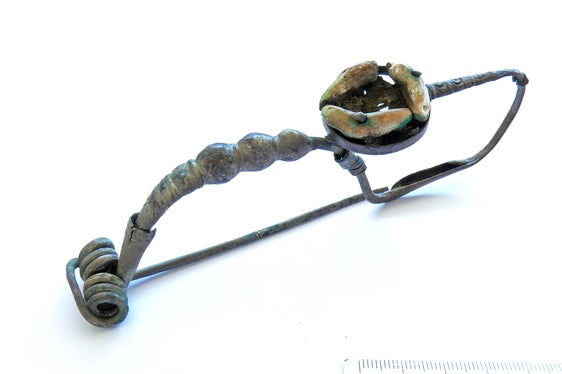 Silberfibel (2. Jahrhundert v. Chr.) (Foto: LPA/LDA)