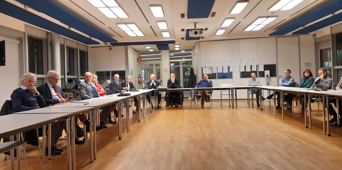 Anpassungen beim bilateralen Solidaritätsfonds waren aufgrund staatlicher Reformen zur Lohnausgleichskasse notwendig: Vertreterinnen und Vertreter des Landes Südtirol, der Arbeitgeberverbände und der repräsentativen Gewerkschaften haben das Abkommen unterzeichnet. (Foto: LPA/Landesabteilung Arbeitsmarktservice)