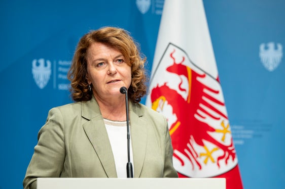 L'assessora provinciale alla Famiglia Rosmarie Pamer ha annunciato un ulteriore potenziamento dei servizi di assistenza all'infanzia, il rafforzamento dell'audit famigliaelavoro e miglioramenti nella copertura previdenziale dei periodi di cura dei figli. (Foto: USP/Fabio Brucculeri)