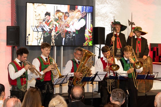 Für die musikalische Begleitung der Verleihung der Auszeichnungen im Rittersaal sorgte das Ensemble Bloserwind. (Foto: Land Tirol/Die Fotografen)