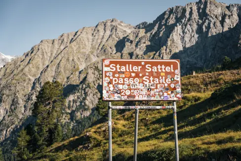 Die Lärm- und Geschwindigkeitskontrollen auf Südtirols Pässen stehen im Mittelpunkt einer Pressekonferenz, die am Donnerstag, den 31. Juli, im Palais Widmann stattfindet. (Foto: Plaickner Josef_Archiv Tourist Info Antholzertal)