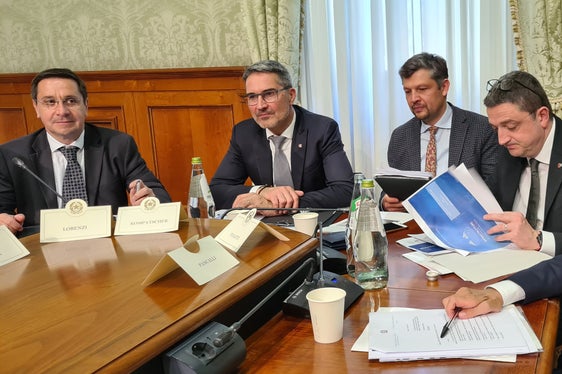 Da sinistra il sindaco di Cortina Gianluca Lorenzi, il presidente della Provincia autonoma di Bolzano Arno Kompatscher, l'assessore provinciale alla Mobilità e alle Infrastrutture Daniel Alfreider, il governatore del Trentino Maurizio Fugatti e il presidente del Comitato Italiano Paralimpico Luca Pancalli (Foto: Ufficio stampa Regione Trentino-Alto Adige Davide Cordua)