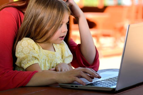 Das Netzwerk Eltern-medienfit bietet Unterstützung und Orientierung beim Umgang von Familien mit digitalen Medien. (Foto: Pexels. Das Foto darf nur im Zusammenhang mit dieser Aussendung verwendet werden.)