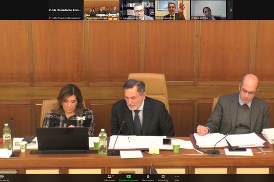 L'audizione di fronte alla 1. Commissione Affari Costituzionali del Senato: a sinistra del presidente Balboni il ministro per le riforme istiuzionali Maria Elisabetta Alberti Casellati (Foto: ASP)