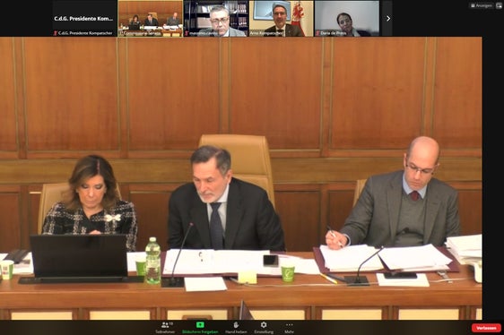 L'audizione di fronte alla 1. Commissione Affari Costituzionali del Senato: a sinistra del presidente Balboni il ministro per le riforme istiuzionali Maria Elisabetta Alberti Casellati (Foto: ASP)