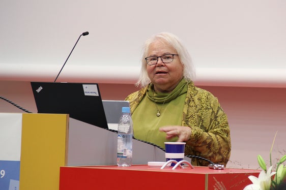 Nell'ambito della conferenza della rete Bernstein la neurobiologa statunitense Eve Marder è stata insignita del Valentin Braitenberg Award for Computational Neuroscience patrocinato dalla Provincia (Foto: Bernstein Netzwerk/N. Schwarzer)