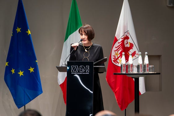 Über die Strategie der italienischen Regierung, die eng an jene der EU angelehnt sei, berichtete Regierungskommissarin Maddalena Travaglini. (Foto: LPA/Fabio Brucculeri)