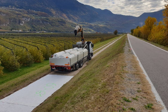 Cantiere lungo l'Adige vicino a Laghetti, dove sono stati utilizzati materiali da costruzione geosintetici in materiali polimerici (Foto: LPA / Ufficio sistemazione bacini montani Sud/ Naue)