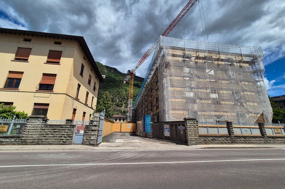 Sono stati da poco avviati i lavori per la riqualificazione della zona est del complesso della Caserma Vittorio Veneto a Bolzano. L'intervento sarà presentato il 9 giugno, alle ore 10, presso la Caserma (entrata da via Vittorio Veneto 80), a Bolzano. (Foto: USP/Gianluca Crocco)