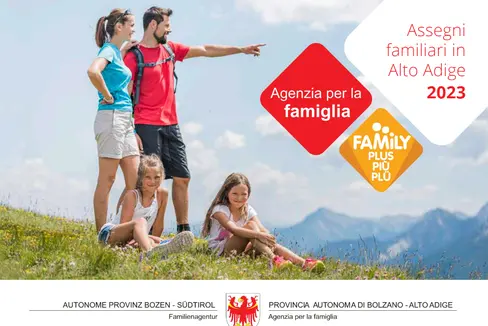 L'opuscolo aggiornato Assegni familiari in Alto Adige 2023, è disponibile online sulle pagine web della Provincia e nei patronati dell'Alto Adige. (Foto: ASP)