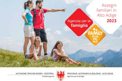 L'opuscolo aggiornato Assegni familiari in Alto Adige 2023, è disponibile online sulle pagine web della Provincia e nei patronati dell'Alto Adige. (Foto: ASP)