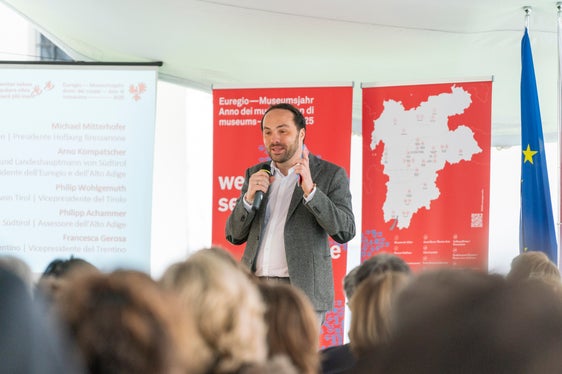 Südtirols Museumslandesrat Philipp Achammer: Mit ihrer Vernetzung gestalten die Museen in der Euregio einen Raum, in dem Wissen und Kultur nicht nur bewahrt, sondern nachhaltig und lebendig erlebbar gemacht werden. (Foto: LPA/Daniel von Johnston)