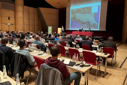 Die Qualität der Messdaten stand im Mittelpunkt der internationalen Fachtagung zur Luftgütemessung im Forum Brixen, die das Labor für Luftanalysen und Strahlenschutz der Landesagentur für Umwelt und Klimaschutz veranstaltet hat. (Foto: Gnews)