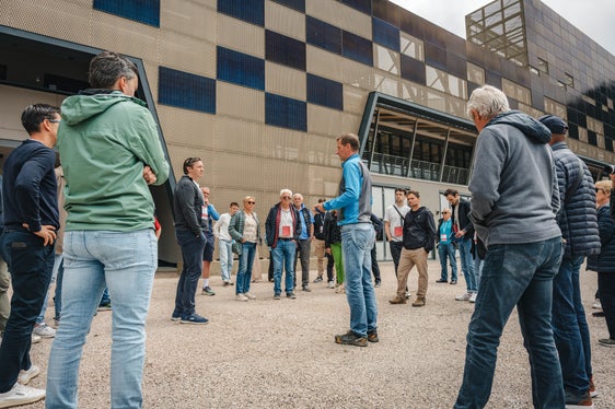 Un momento della visita da parte di 75 giornalisti dei media austriaci allo stadio del biathlon di Anterselva. (Foto: Josef Plaickner)