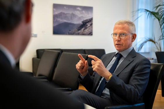 Il prefetto Vito Cusumano non ha fatto mancare da parte sua stima e lodi per l’Alto Adige, sottolineandone la qualità della vita, del lavoro e dei servizi, oltreché delle virtuose diversità che caratterizzano questa terra. Al commissario del Governo è stata riconosciuta dal presidente una grande sensibilità verso le caratteristiche e le peculiarità del territorio. (Foto: USP/Fabio Brucculeri)