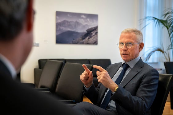 Il prefetto Vito Cusumano non ha fatto mancare da parte sua stima e lodi per l’Alto Adige, sottolineandone la qualità della vita, del lavoro e dei servizi, oltreché delle virtuose diversità che caratterizzano questa terra. Al commissario del Governo è stata riconosciuta dal presidente una grande sensibilità verso le caratteristiche e le peculiarità del territorio. (Foto: USP/Fabio Brucculeri)