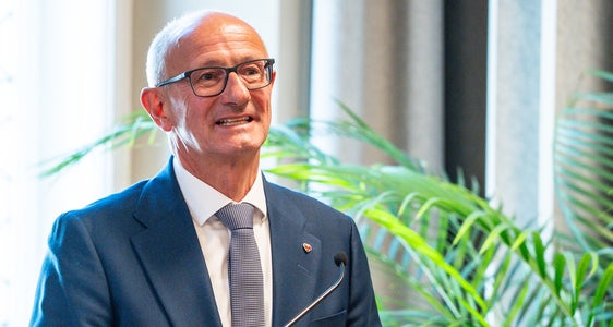 Euregio-Präsident, Landeshauptmann Anton Mattle (Tirol): „Die Euregio-Jobbörse ist ein wichtiger Schritt, um Austausch und Zusammenarbeit im Arbeitsmarkt der Länder Tirol, Südtirol und Trentino weiter zu stärken.“ (Foto: Land Tirol/Fitsch)