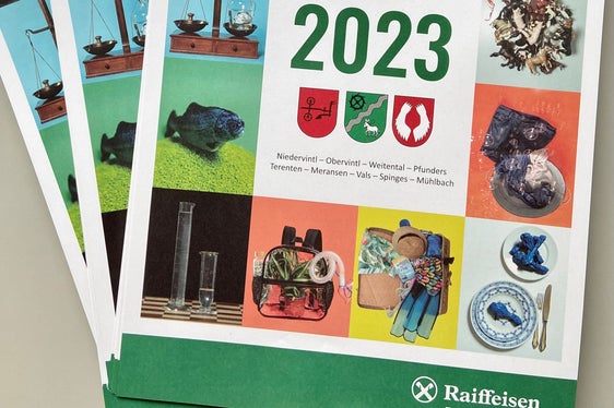 Das Projektergebnis der Schülerinnen und Schüler: Ein origineller Kalender mit Lösungsvorschlägen zur Wasserproblematik (Foto: Martina Winkler)