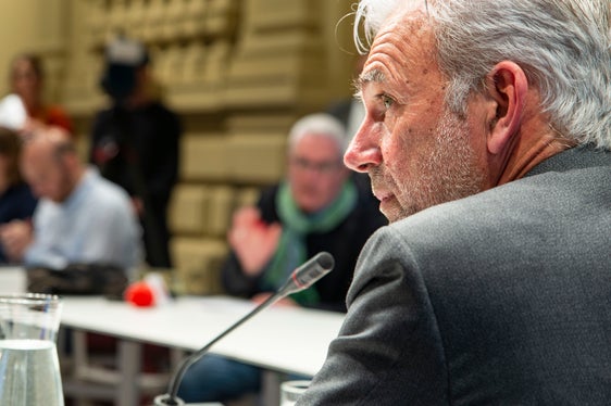 Landesrat Schuler stand Lokalvertretenden und nachher den Medien für Fragen zur Verfügung. (Foto: LPA/Fabio Brucculeri)
