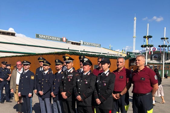 Die Sicherheitskräfte erhalten während der Italiener-Wochenendendes Münchner Oktoberfestes Verstärkung durch Kollegen aus Südtirol aus den Reihen der Berufsfeuerwehr, der Carabinieri und der Staatspolizei. (Foto: LPA/Berufsfeuerwehr Bozen)