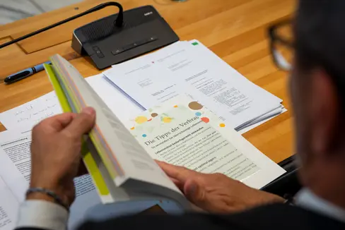 Großes Interesse am Verbraucherschutz zeigt Landeshauptmann Arno Kompatscher. Er ist der Vorsitzende des Landesbeirates für Verbraucherschutz. (Foto: LPA/Fabio Brucculeri)