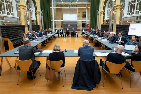 Durante una riunione a porte chiuse, la Giunta provinciale, i direttori di Dipartimento e i referenti per il personale hanno discusso nuove modalità di assunzione del personale nell'Amministrazione provinciale. L'obiettivo comune è rendere le procedure ancora più rapide ed efficienti (Foto: USP/Fabio Brucculeri)