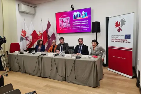 Um die Arbeit der Frauen und das weibliche Unternehmertum ging es beim jüngsten Euregio-Dienstag gestern Abend in Trient. (Foto: Euregio)