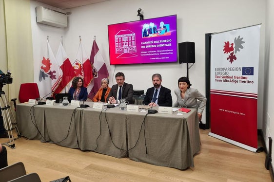 La presentazione del progetto “Sviluppo territoriale: Dimensione donna”, ieri (7 marzo) a Casa Moggioli, a Trento (Foto: Euregio/Ufficio stampa Provincia autonoma di Trento)