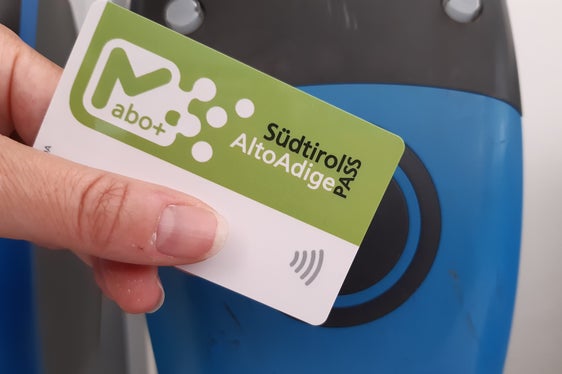 Das abo+ für die öffentlichen Verkehrsmittel für Kinder und Jugendliche kann man jetzt schon beantragen oder verlängern. (Foto: STA))