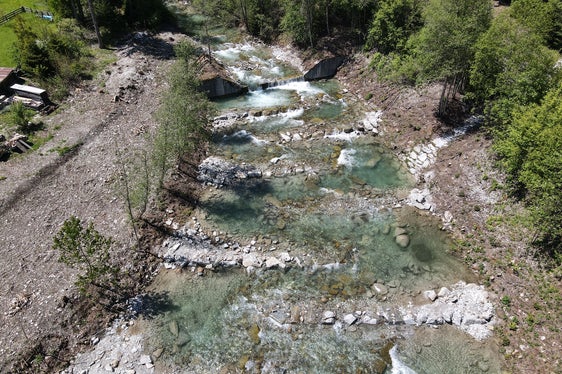 Al termine dei lavori, il letto del Rio di Fleres è stato ripristinato in modo da rispecchiare maggiormente le condizioni naturali. (Foto: USP/Ufficio Sistemazione bacini montani Nord presso l’Agenzia per la Protezione civile)