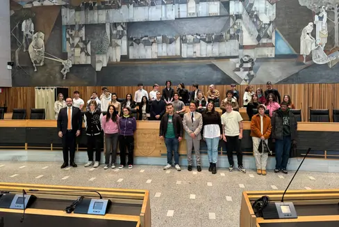 La Consulta studenti in lingua italiana si è recata oggi (25 marzo) in visita al Consiglio provinciale di Bolzano. Il vicepresidente Galateo: “Fondamentale avvicinare i giovani alle istituzioni”. (Foto: ASP/Direzione Istruzione e Formazione italiana)