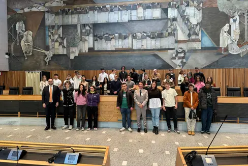 La Consulta studenti in lingua italiana si è recata oggi (25 marzo) in visita al Consiglio provinciale di Bolzano. Il vicepresidente Galateo: “Fondamentale avvicinare i giovani alle istituzioni”. (Foto: ASP/Direzione Istruzione e Formazione italiana)