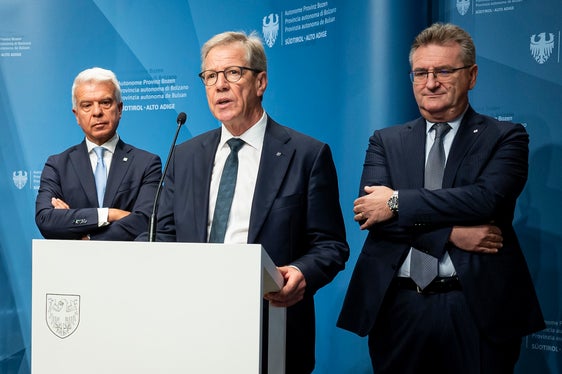 Bei der gemeinsamen Neuformulierung des Bausparmodells war es uns ein großes Anliegen, wesentliche Kriterien neu zu formulieren, damit die Attraktivität weiterhin gewährleistet wird, betonte der Obmann des Raiffeisenverbandes Südtirol, Herbert Von Leon. (Foto: LPA/Fabio Brucculeri)