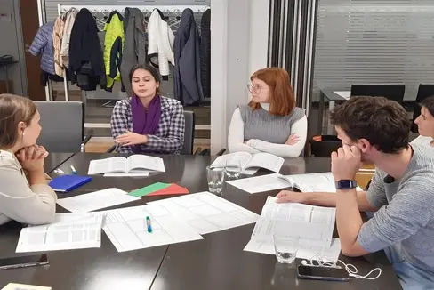 Le Consulte giovani dell'Alto Adige durante un incontro. (Foto: ASP/Servizio Giovani)