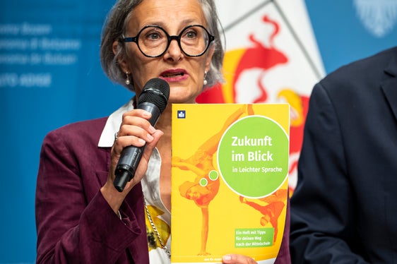 Erstmals gibt es eine Orientierungshilfe der Futurum in Leichter Sprache in Deutsch und in Italienisch. Damit, und mit Führungen in Spanisch, Arabisch, Albanisch und Urdu, wolle man den inklusiven Charakter der Bildungsmesse Futurum stärken, unterstrich Abteilungsdirektorin Rolanda Tschugguel. (Foto: LPA/Fabio Brucculeri)