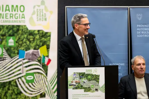 “I Comuni premiati hanno dimostrato che i progetti di sostenibilità energetica non solo proteggono l'ambiente, ma migliorano anche la qualità della vita locale”, ha dichiarato il presidente della Provincia Arno Kompatscher. (Foto: USP/Fabio Brucculeri)