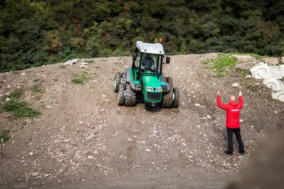 4.000 persone hanno completato i corsi di guida sicura presso il Safety Park nel 2024, investendo nella propria sicurezza e in quella degli altri utenti della strada. (Foto: USP/Armin Huber)