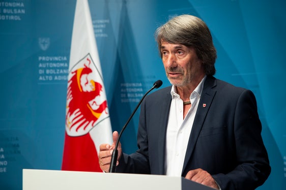 L'assessore Hubert Messner: Con le attrezzature più adeguate, i medici di medicina generale possono chiarire in anticipo molti problemi di salute e valutare meglio quale tipo di approfondimento diagnostico specialistico sia o meno necessario. (Foto: ASP/Fabio Brucculeri)