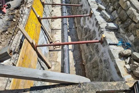 Dall'inizio del mese di marzo la squadra del capo cantiere Sigisfredo Moling si è occupata del ripristino della cunetta esistente lungo il tratto inferiore del rio Masarei (Foto: ASP/Ufficio provinciale Bacini montani Est)