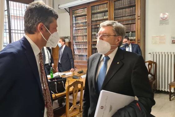 L'assessore provinciale Daniel Alfreider e il ministro delle Infrastrutture Giovannini a margine della firma odierna del contratto Infrastrutture Milano-Cortina 2020-2026. (Foto: ASP/Davide Cordua)